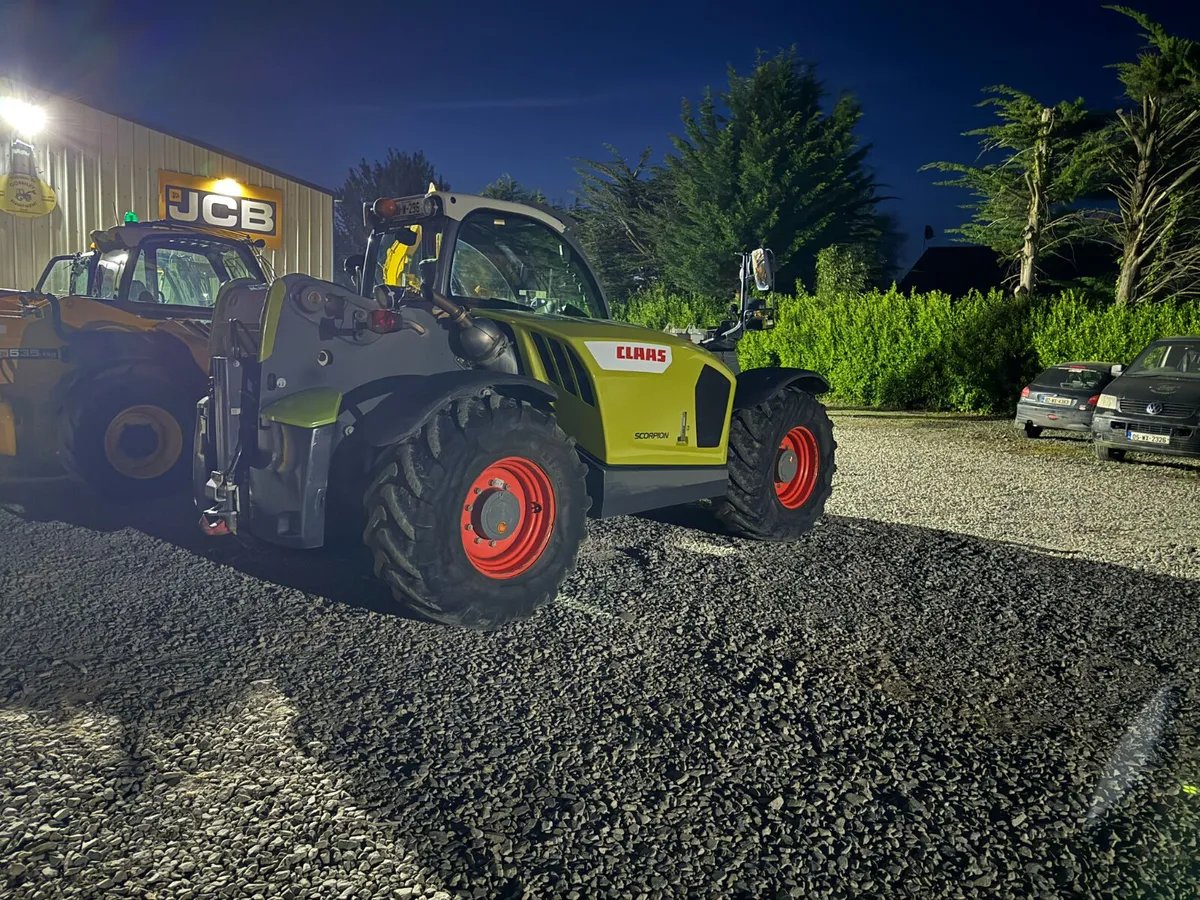 Claas loader - Image 2