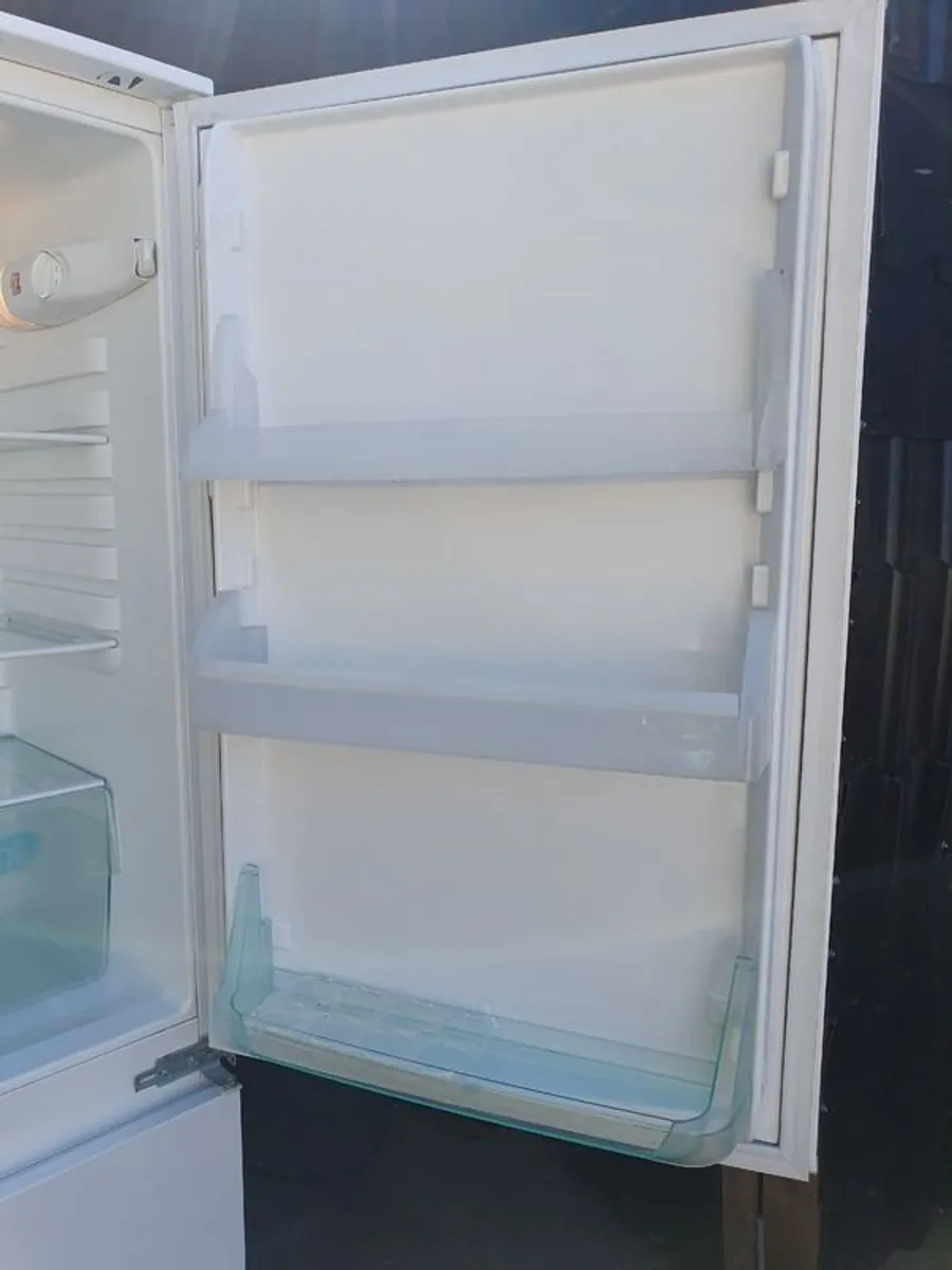 Electrolux Integrated fridge freezer - Image 2