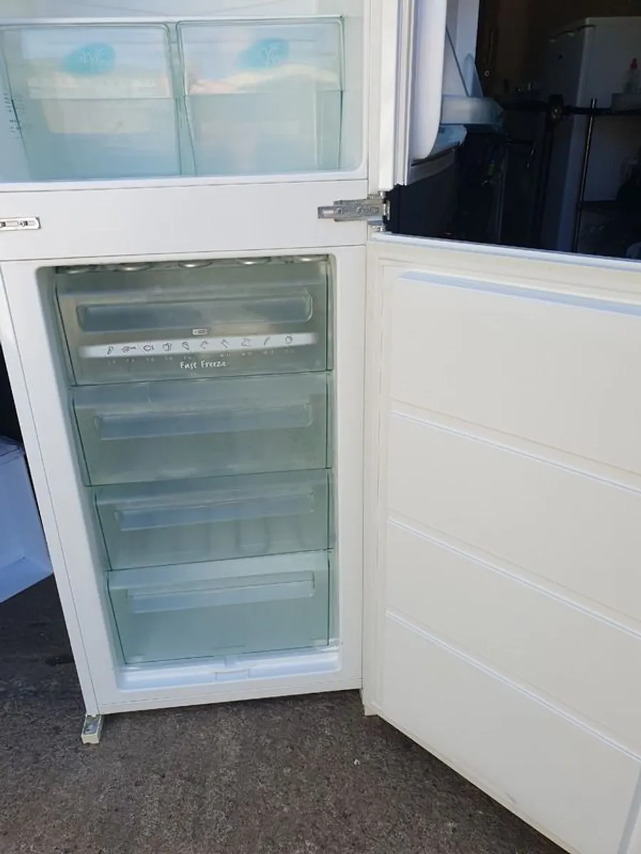 Electrolux Integrated fridge freezer - Image 4