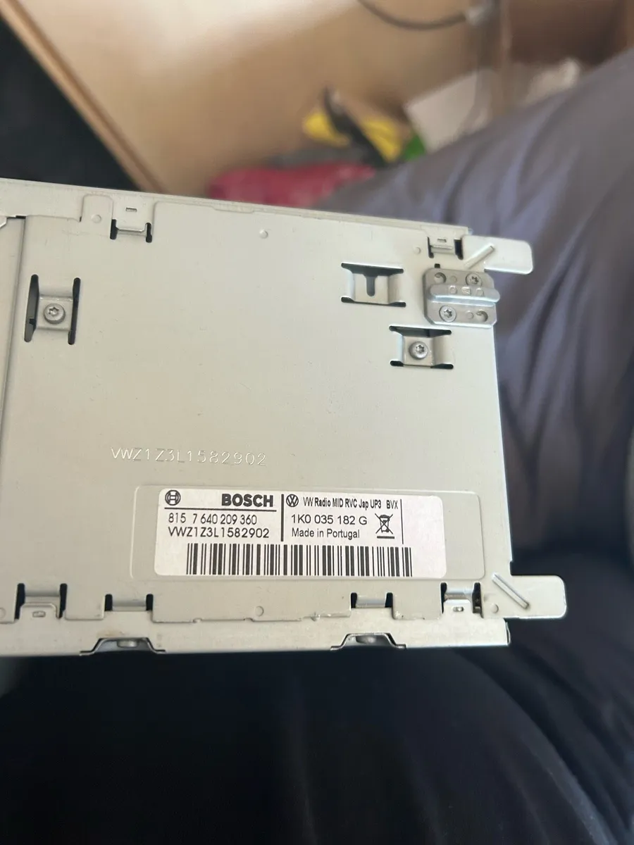 Genuine vw radio - Image 2