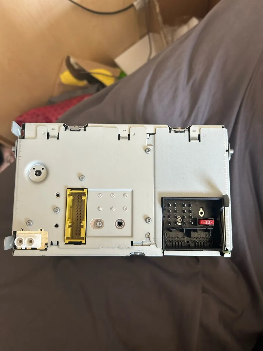 Genuine vw radio - Image 3