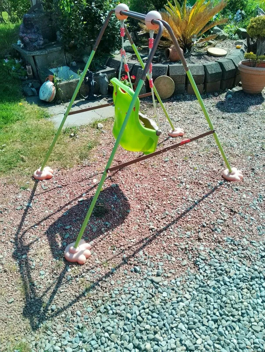 Childrens swing - Image 1
