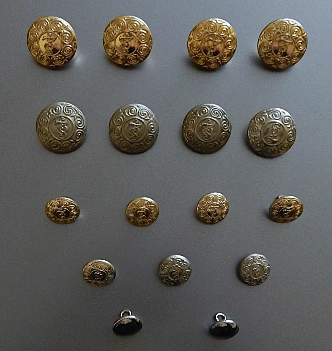 Vintage & Modern Garda Siochana Uniform Buttons - Image 1