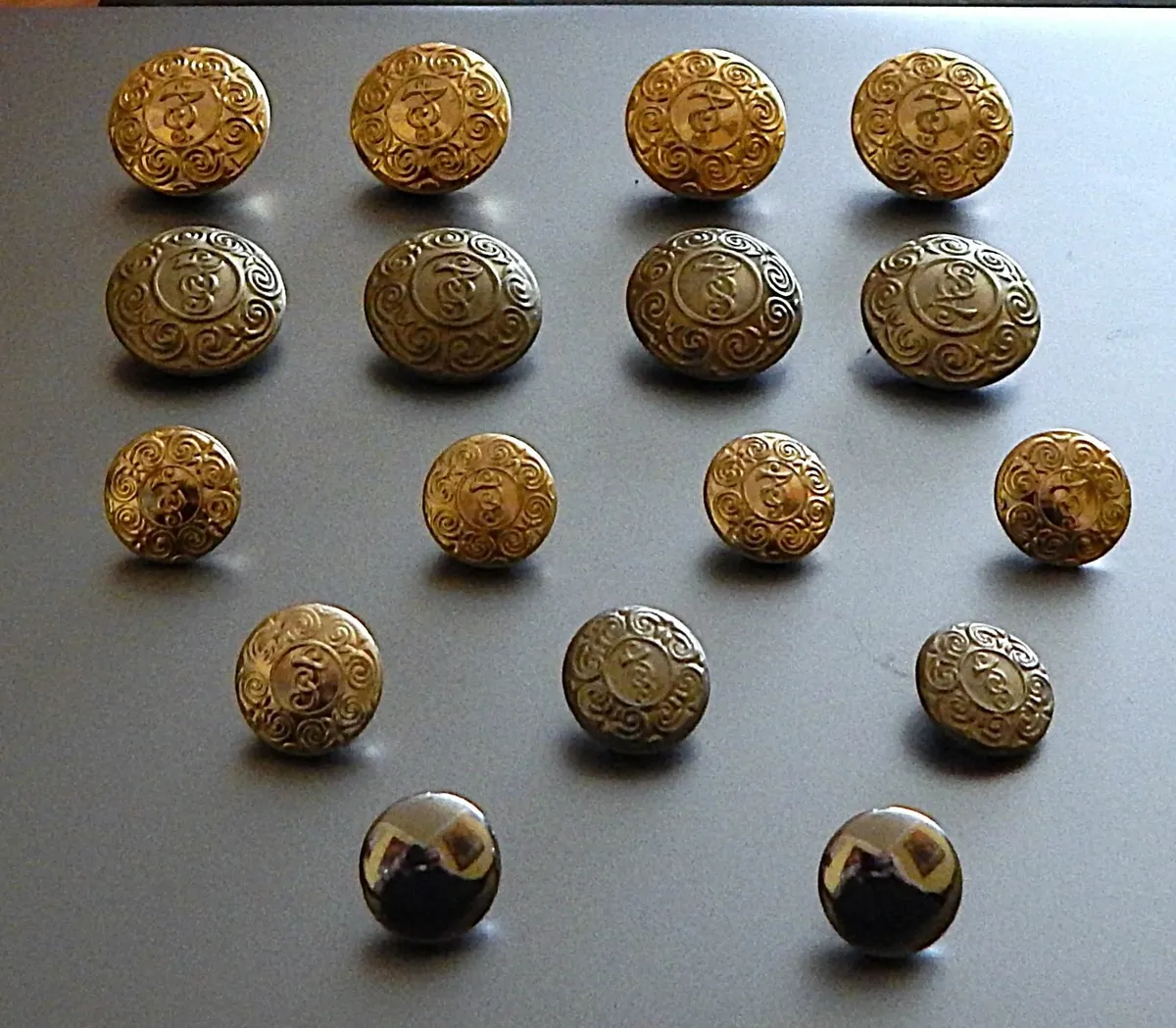 Vintage & Modern Garda Siochana Uniform Buttons - Image 2