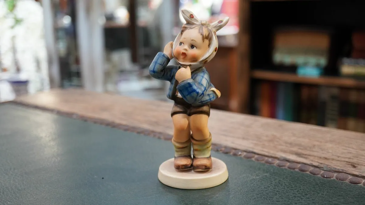 Goebel Hummel Figurine - Boy with Toothache - Image 1