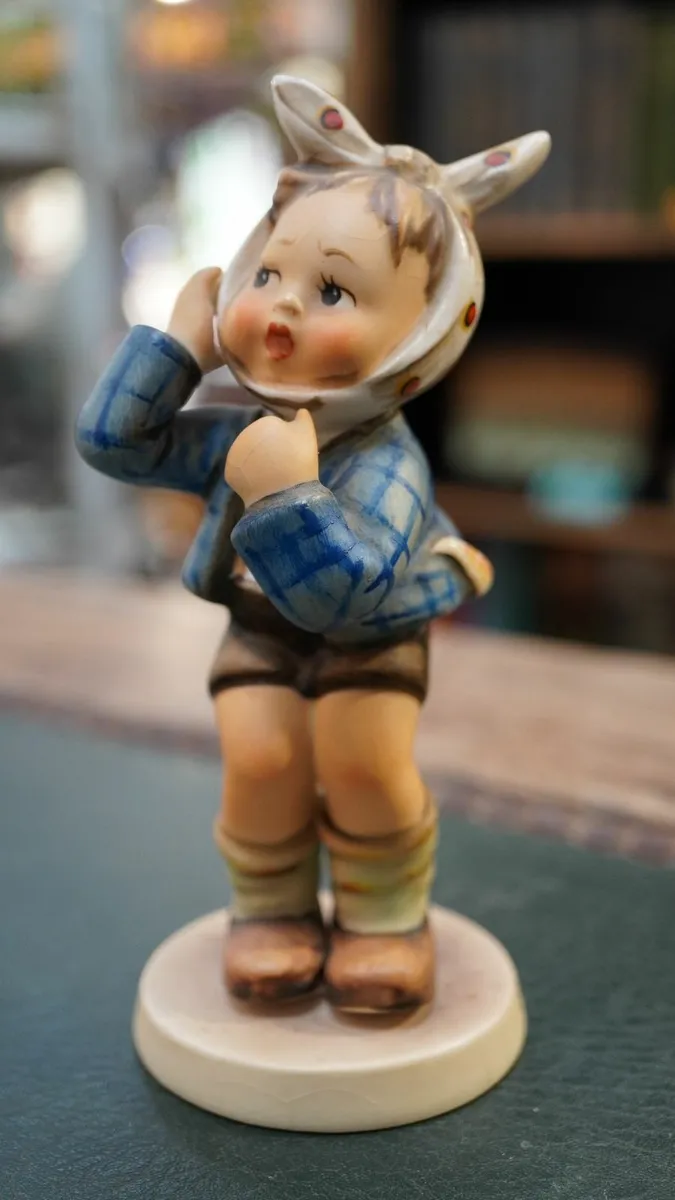 Goebel Hummel Figurine - Boy with Toothache - Image 2