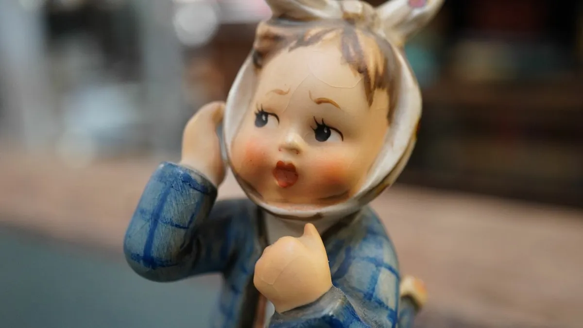 Goebel Hummel Figurine - Boy with Toothache - Image 4