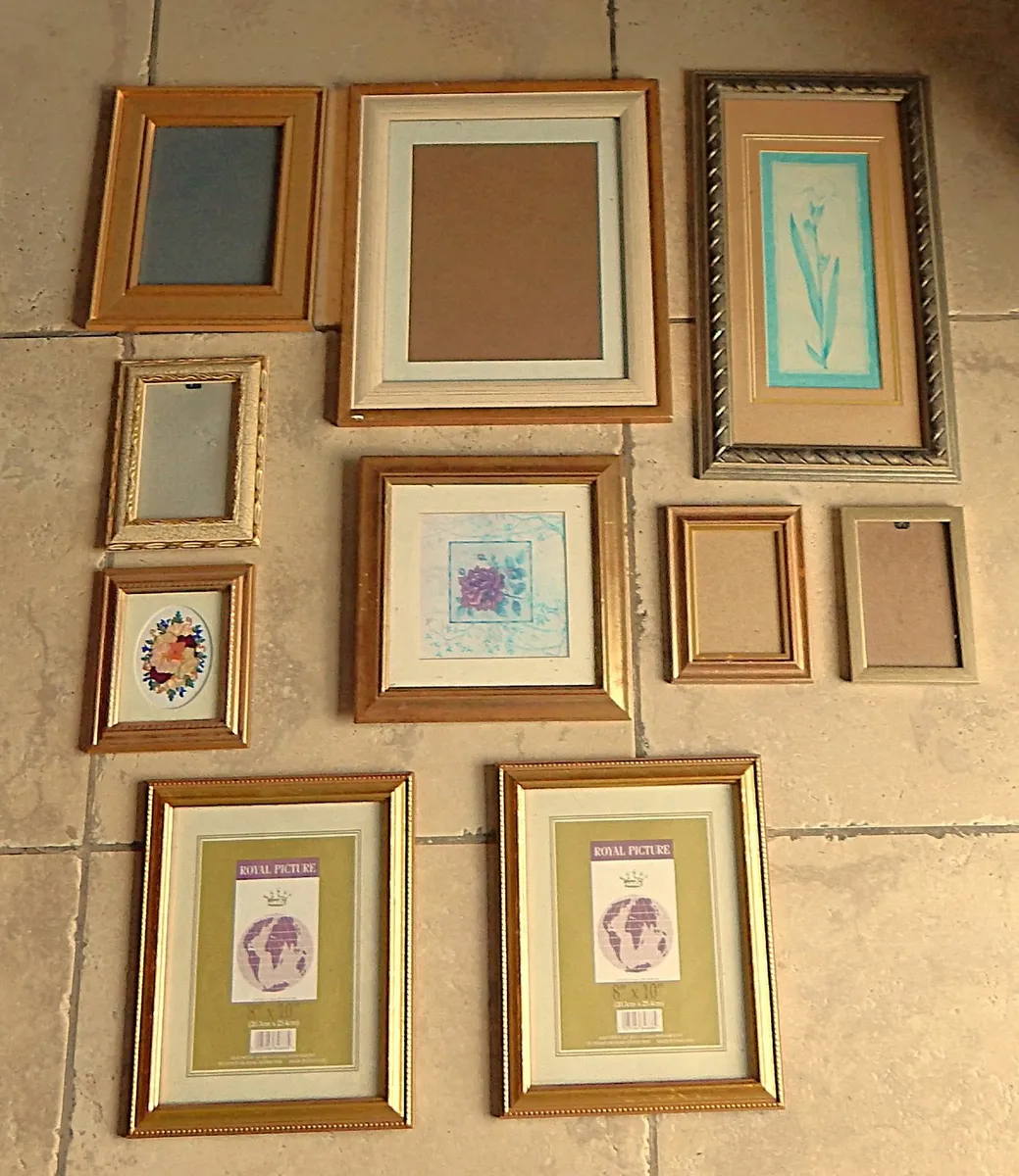 Selection of 9 Frames in Various Sizes - Image 1