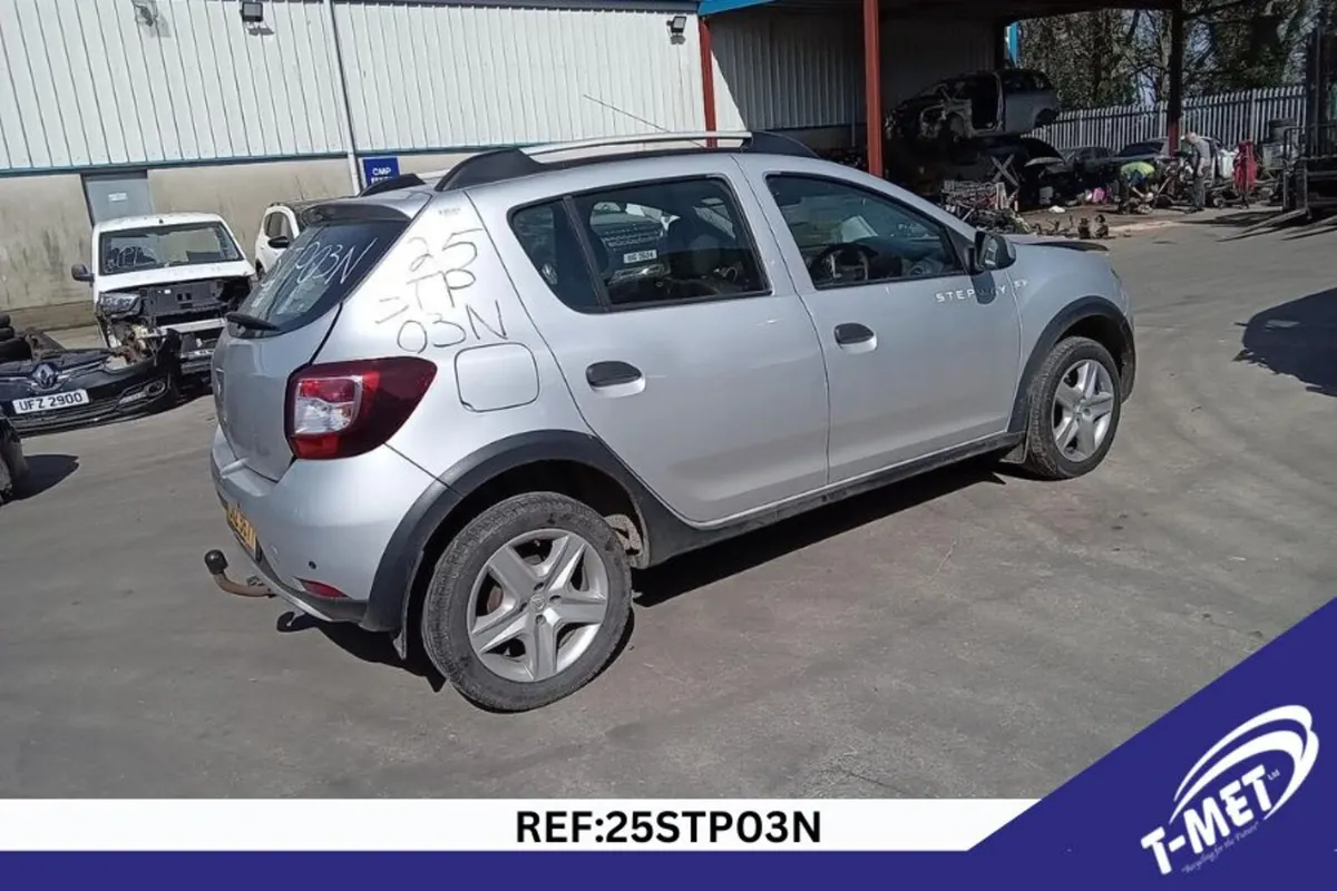 2015 DACIA SANDERO STEPWAY BREAKING FOR PARTS - Image 3