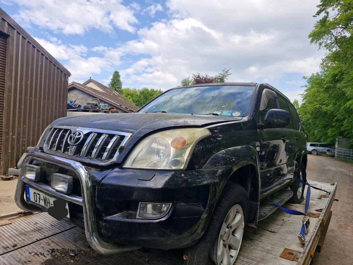 Toyota landcruiser 03 to 10 breaking for parts - Image 2