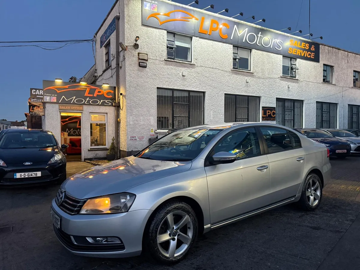 Volkswagen Passat 2011 - Image 2