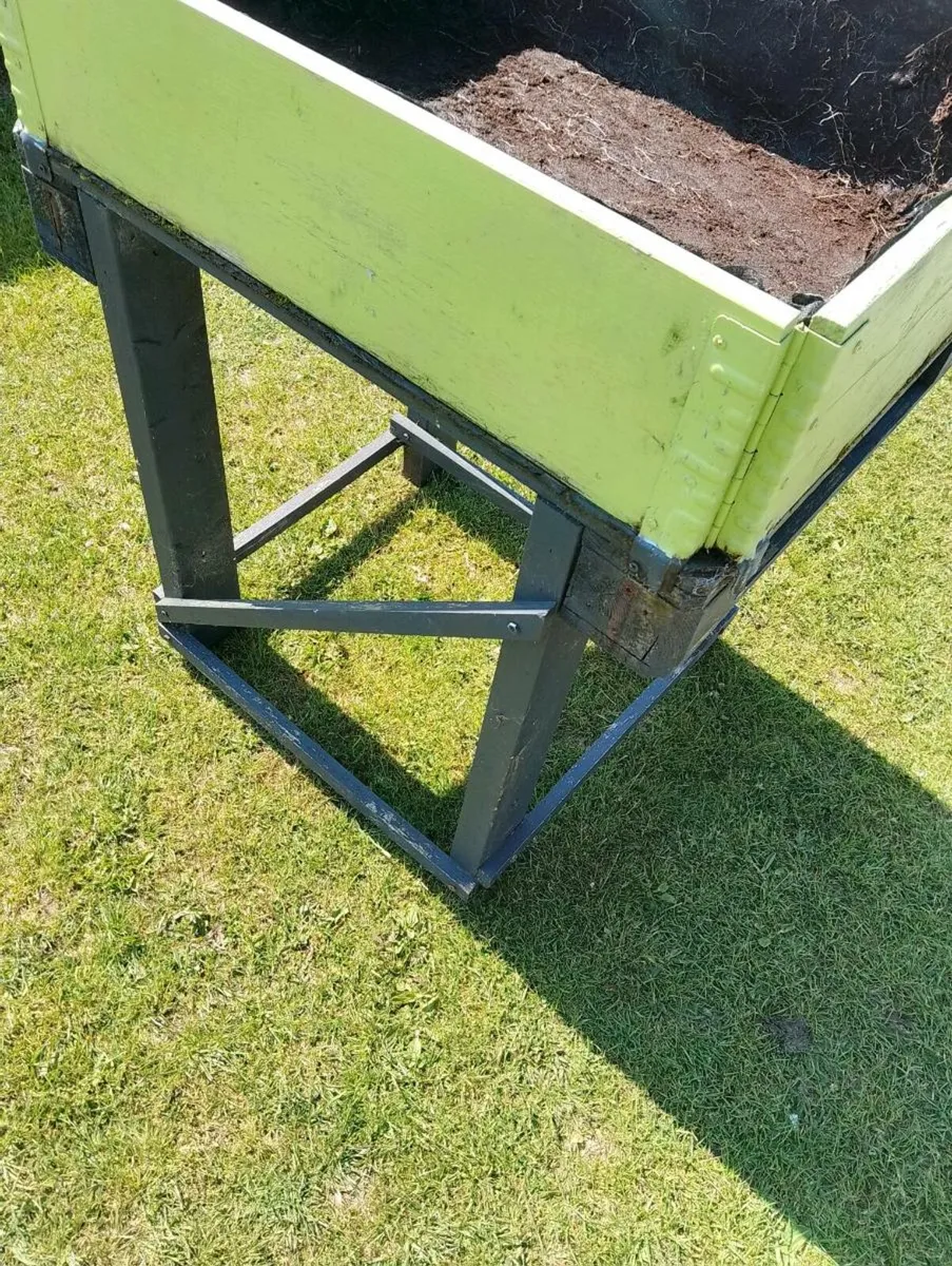 Raised planter - Image 3