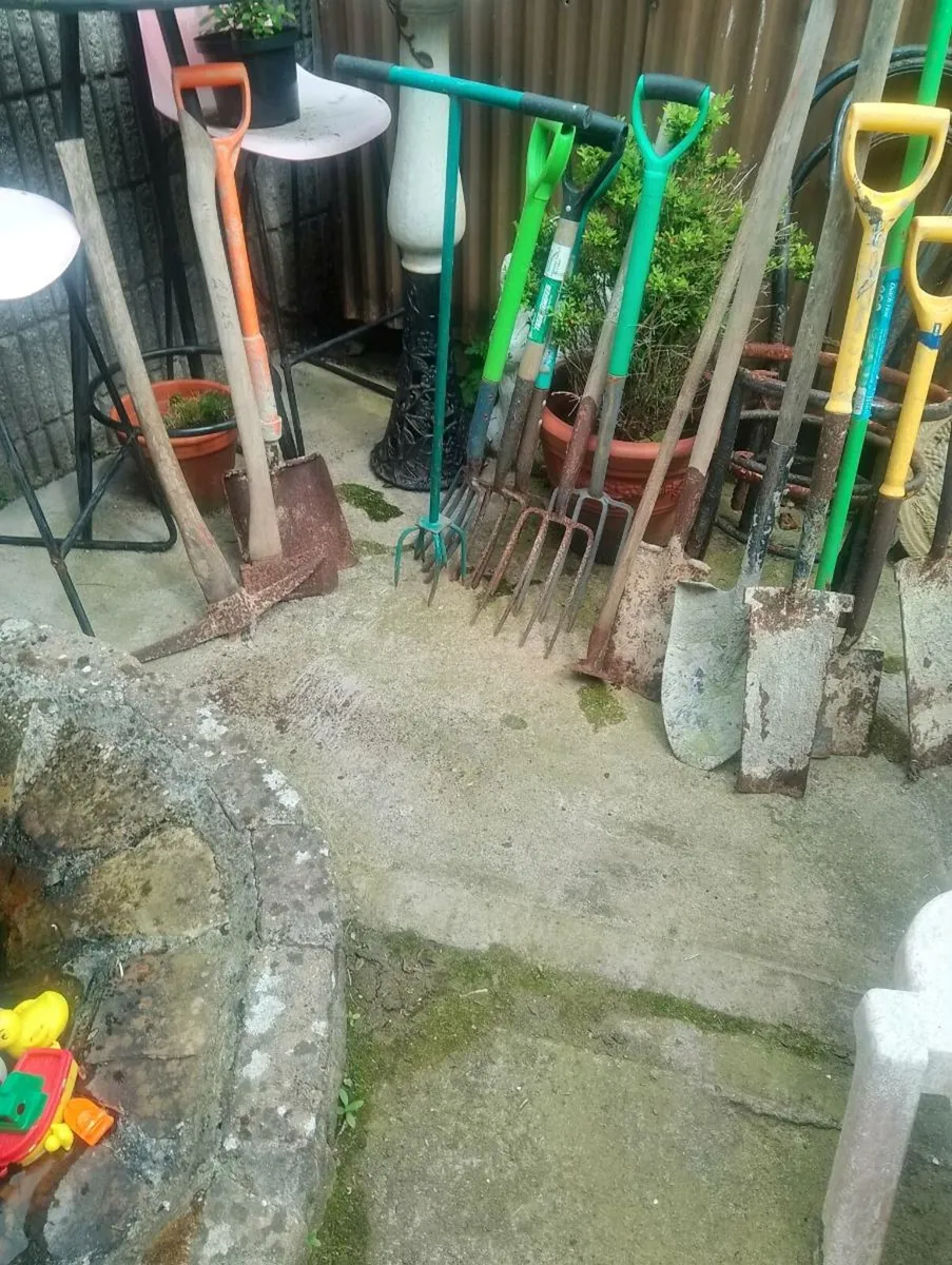 Loads of garden tools - Image 2