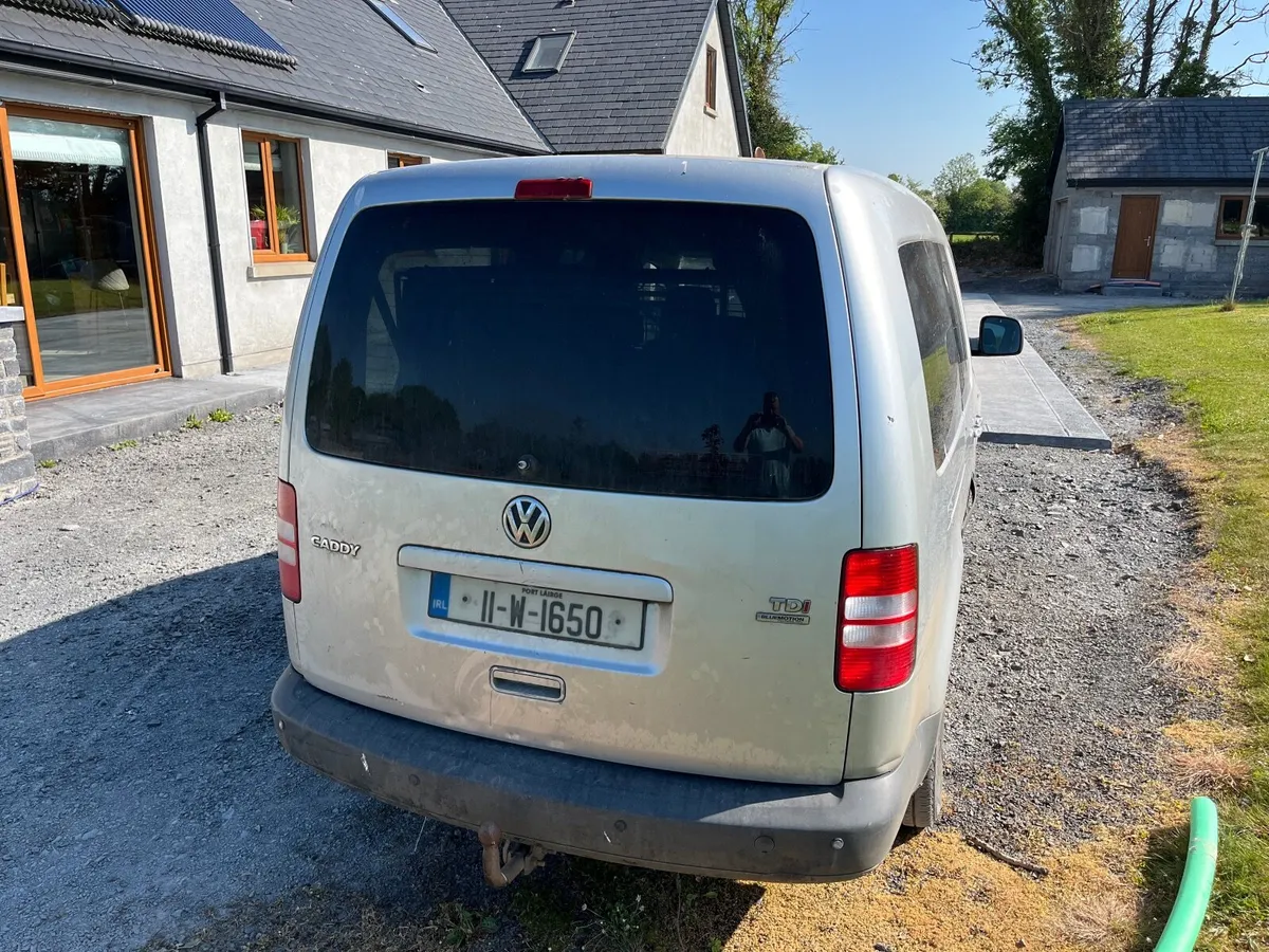 Volkswagen Caddy Maxi Life 2011 - Image 4