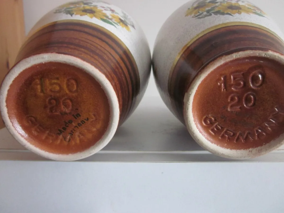 Vintage Pair of Ceramic German Vases 150-20 - Image 4