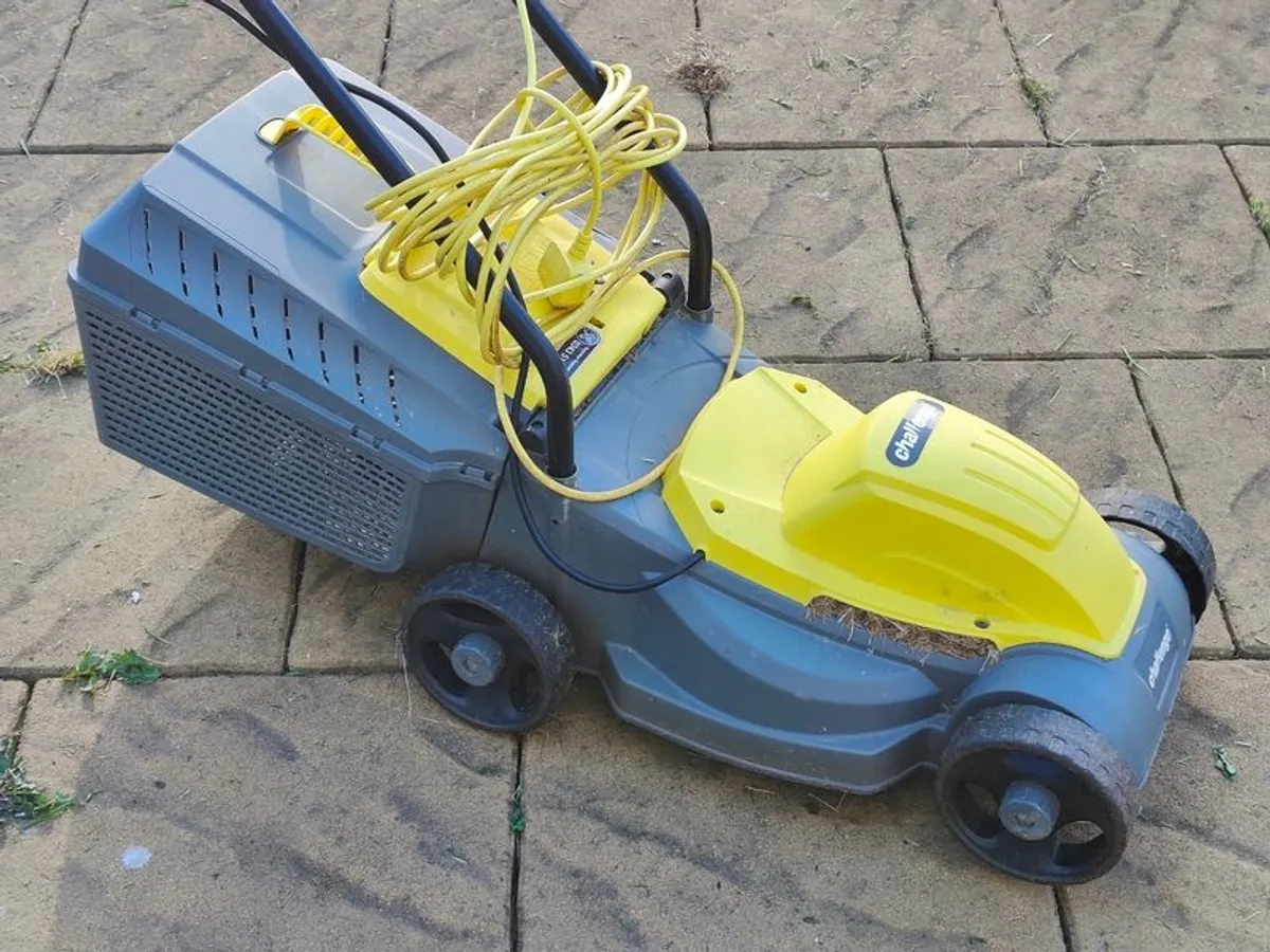 Challenge Lawnmower Blade Broken, Otherwise Perfect - Image 3