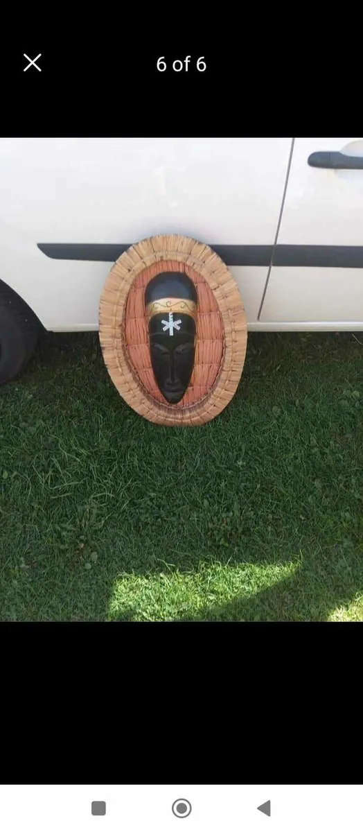 Carved mask - Image 1