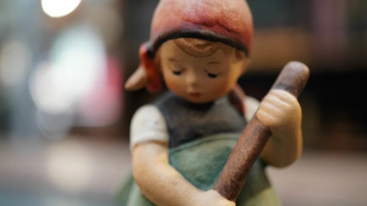 Goebel Hummel Figurine - Little Sweeper - Image 4