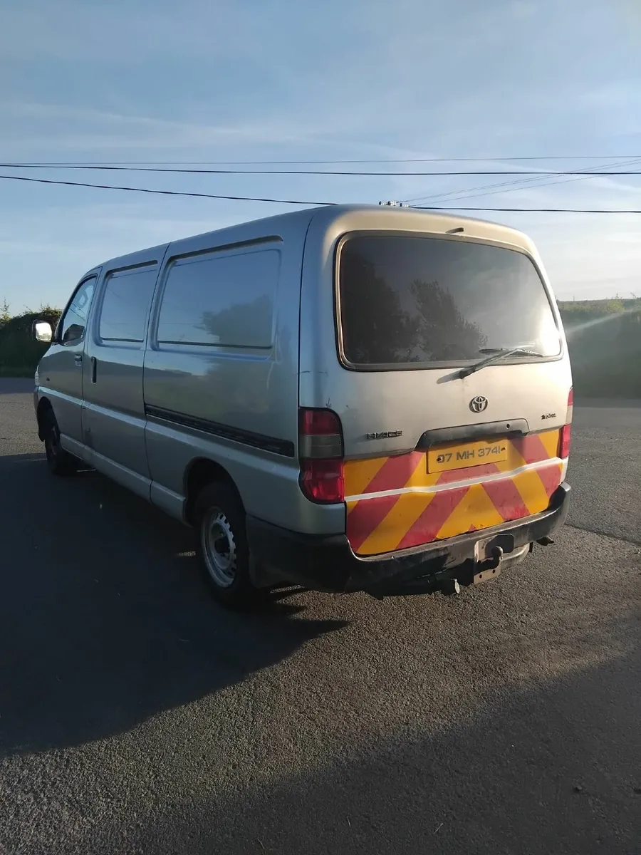 Toyota Hiace - Image 4