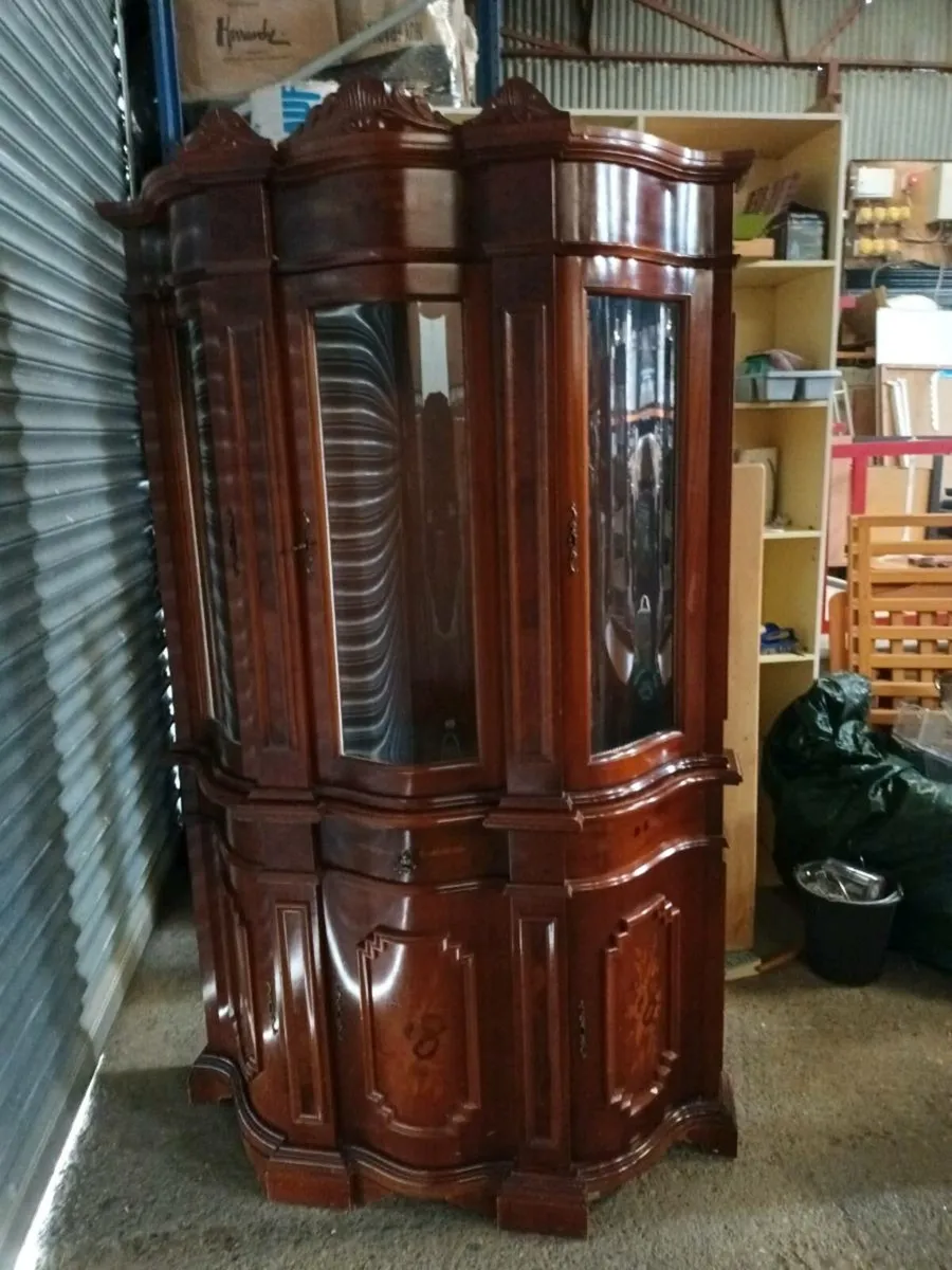 Cabinet - Image 1
