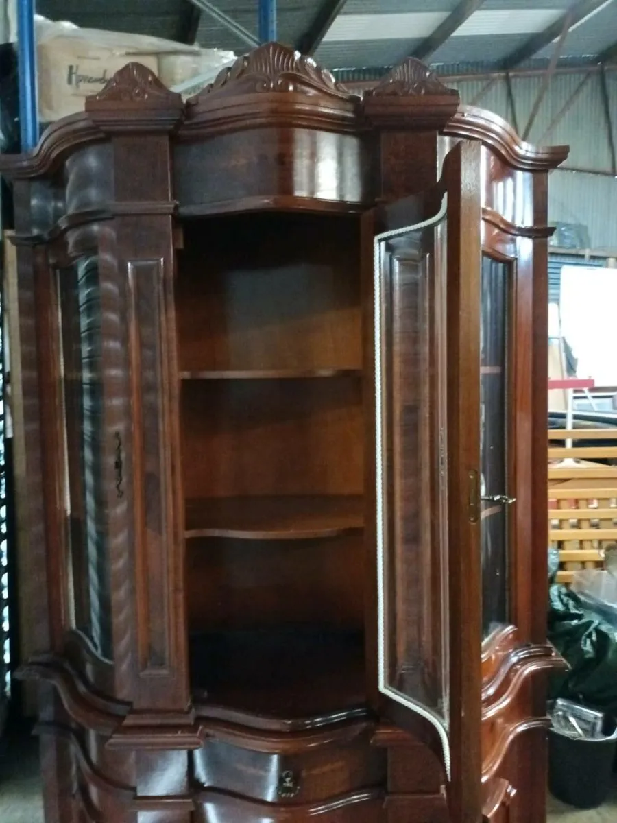 Cabinet - Image 4