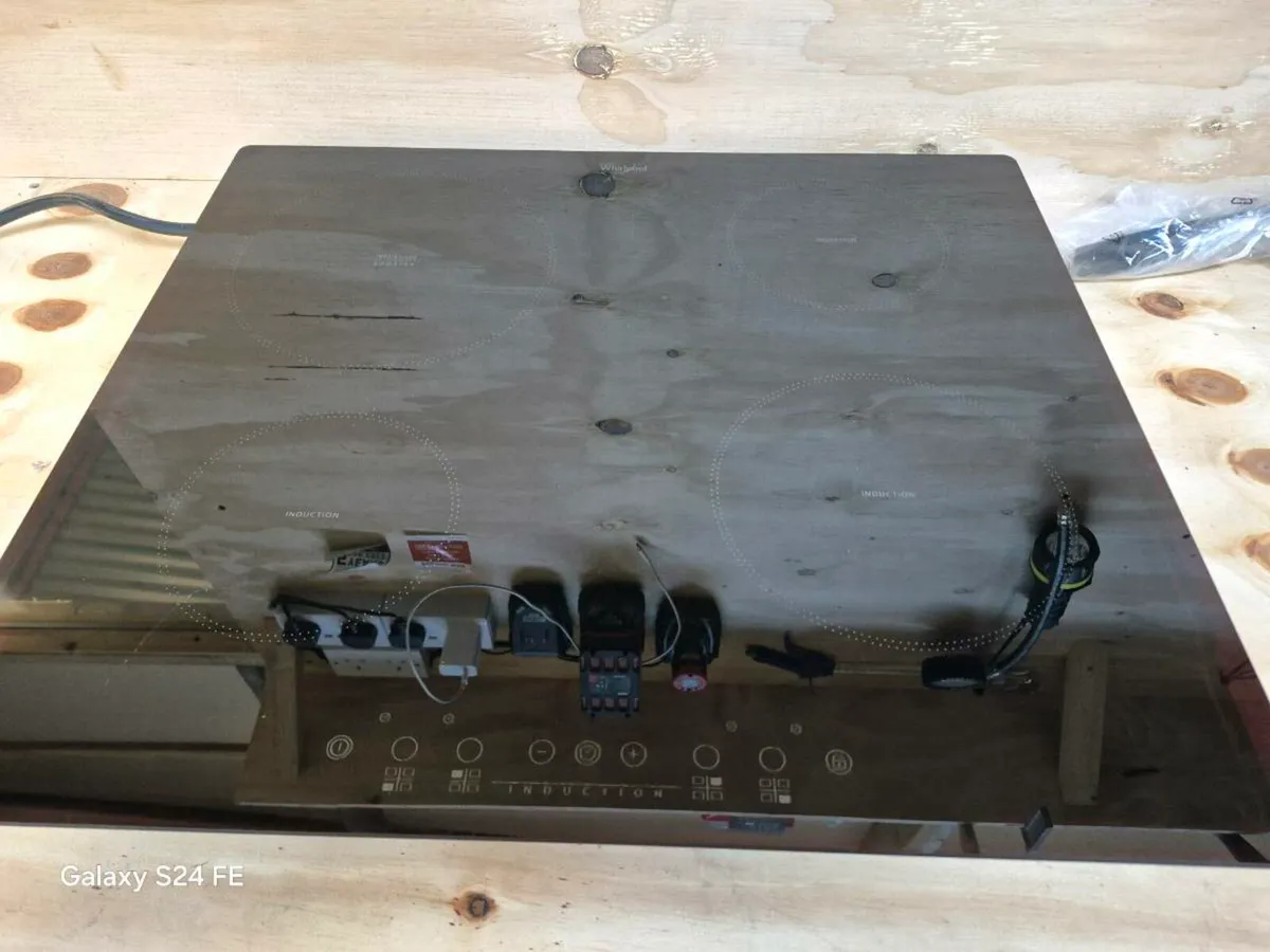 Whirlpool induction hob - Image 1