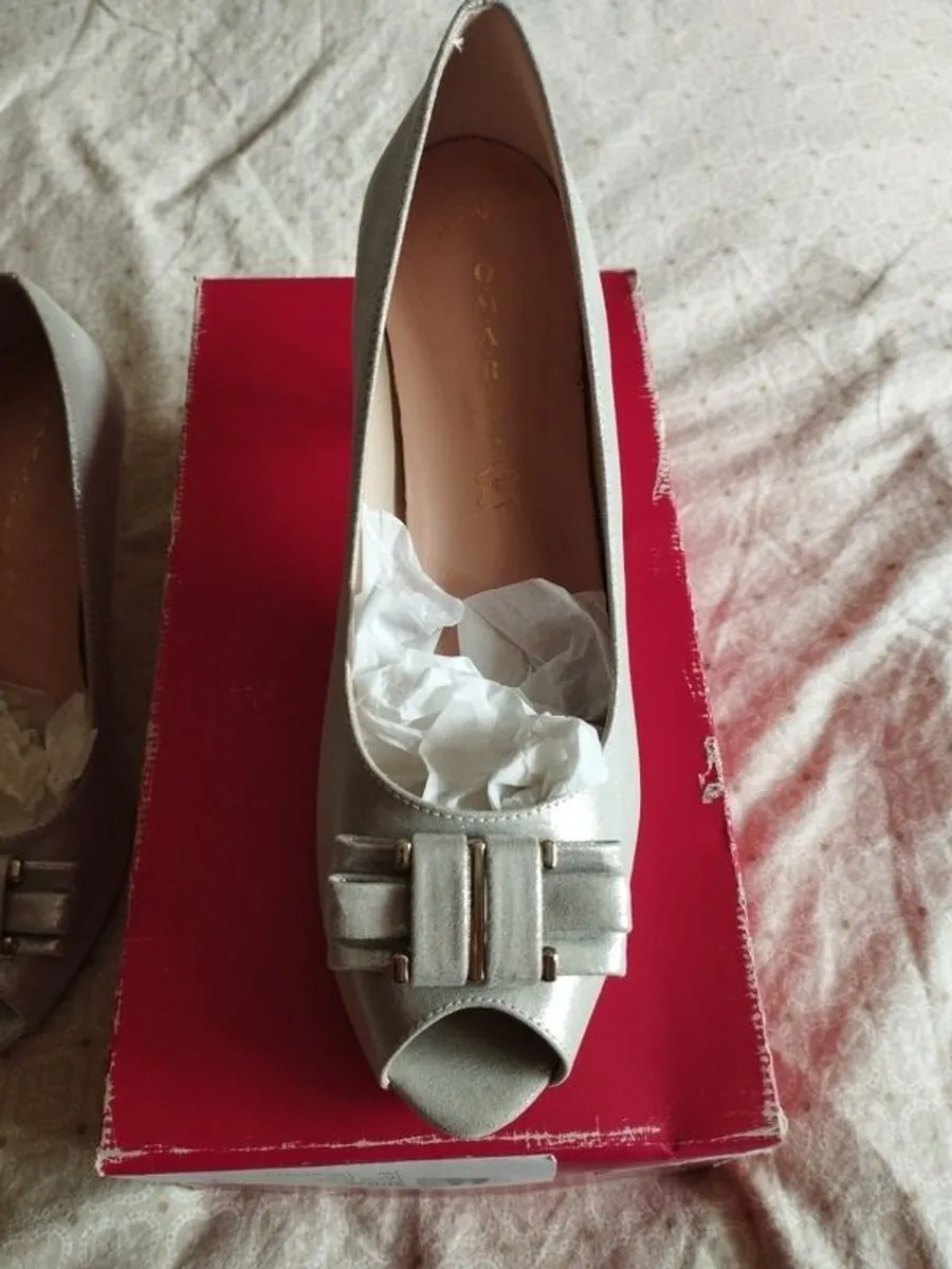 ladies silver shoes - Image 1