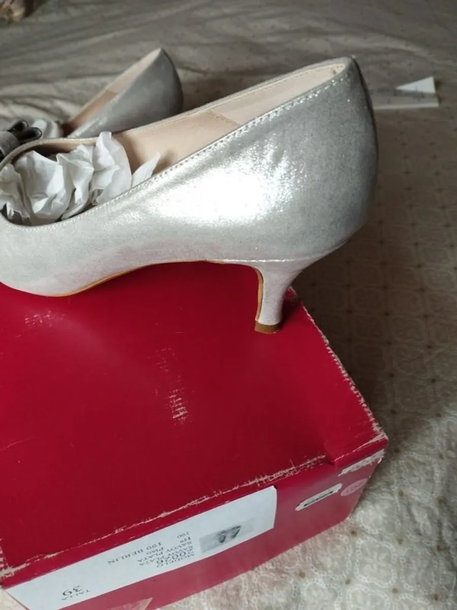 ladies silver shoes - Image 2