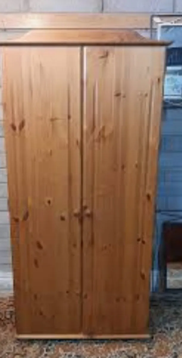 Pine double wardrobe - Image 2