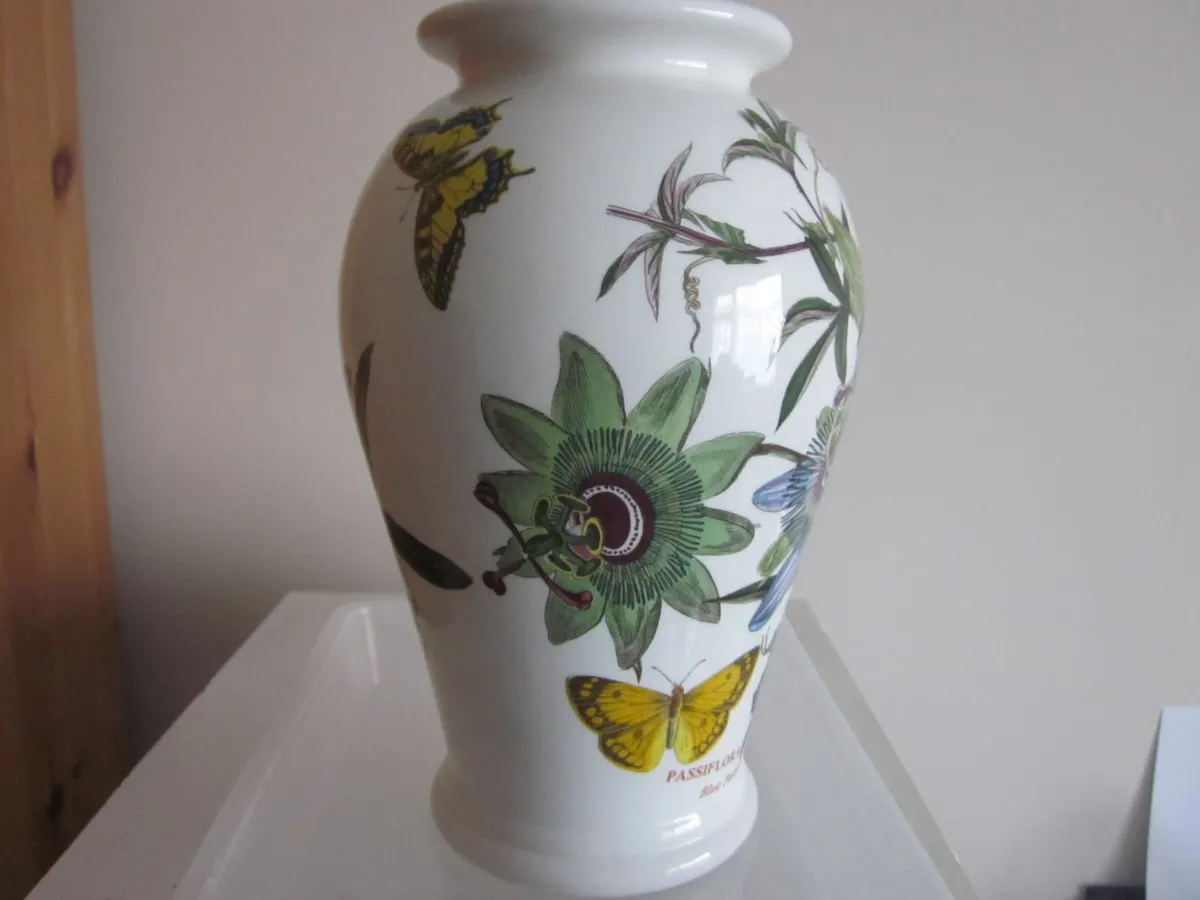 Portmeirion1972 Blue Passion Flower 81/4'' Vase - Image 4