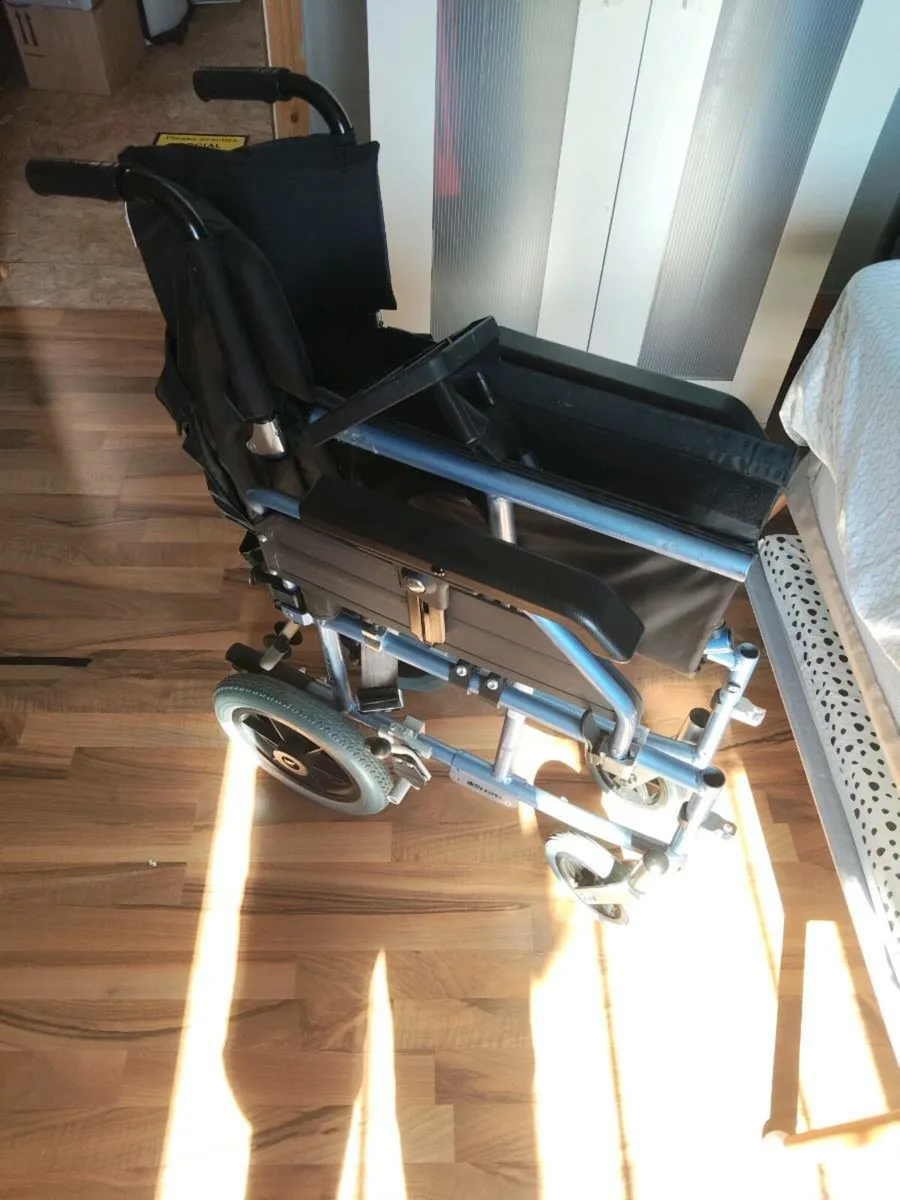 Aktiv wheel chair - Image 4