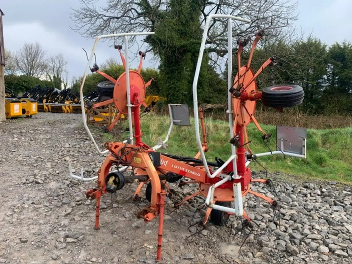 LELY LOTUS 600 TEDDER - Image 1
