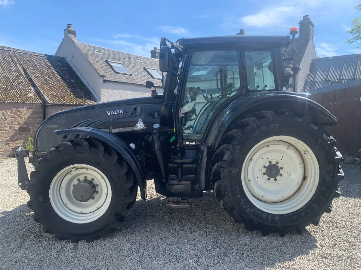 Valtra T213 (2012) - Image 2