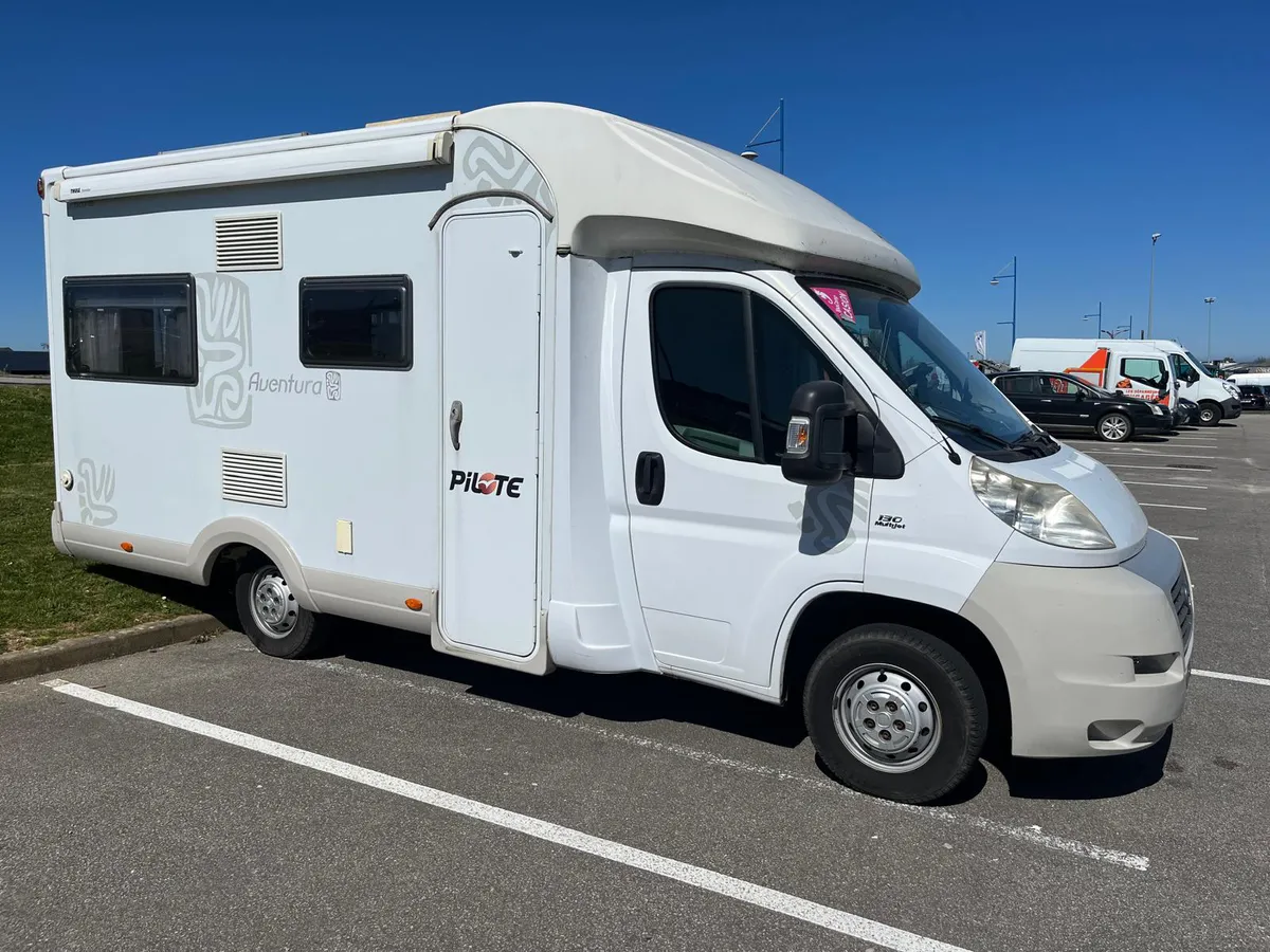 PILOTE AVENTURA P626 LO PROFILE REAR U-LOUNGE 2010 - Image 1