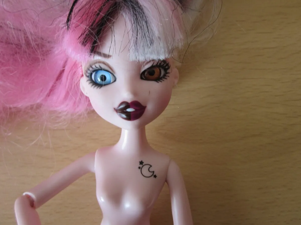 2012 MGA Bratz Bratzillaz Cloetta Spelletta doll - Image 4
