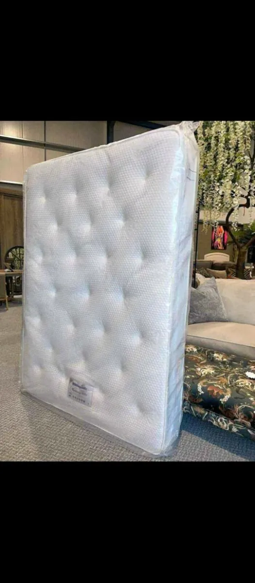 Brand New Memory Foam Mattresses – On Sale Now!
Av - Image 1