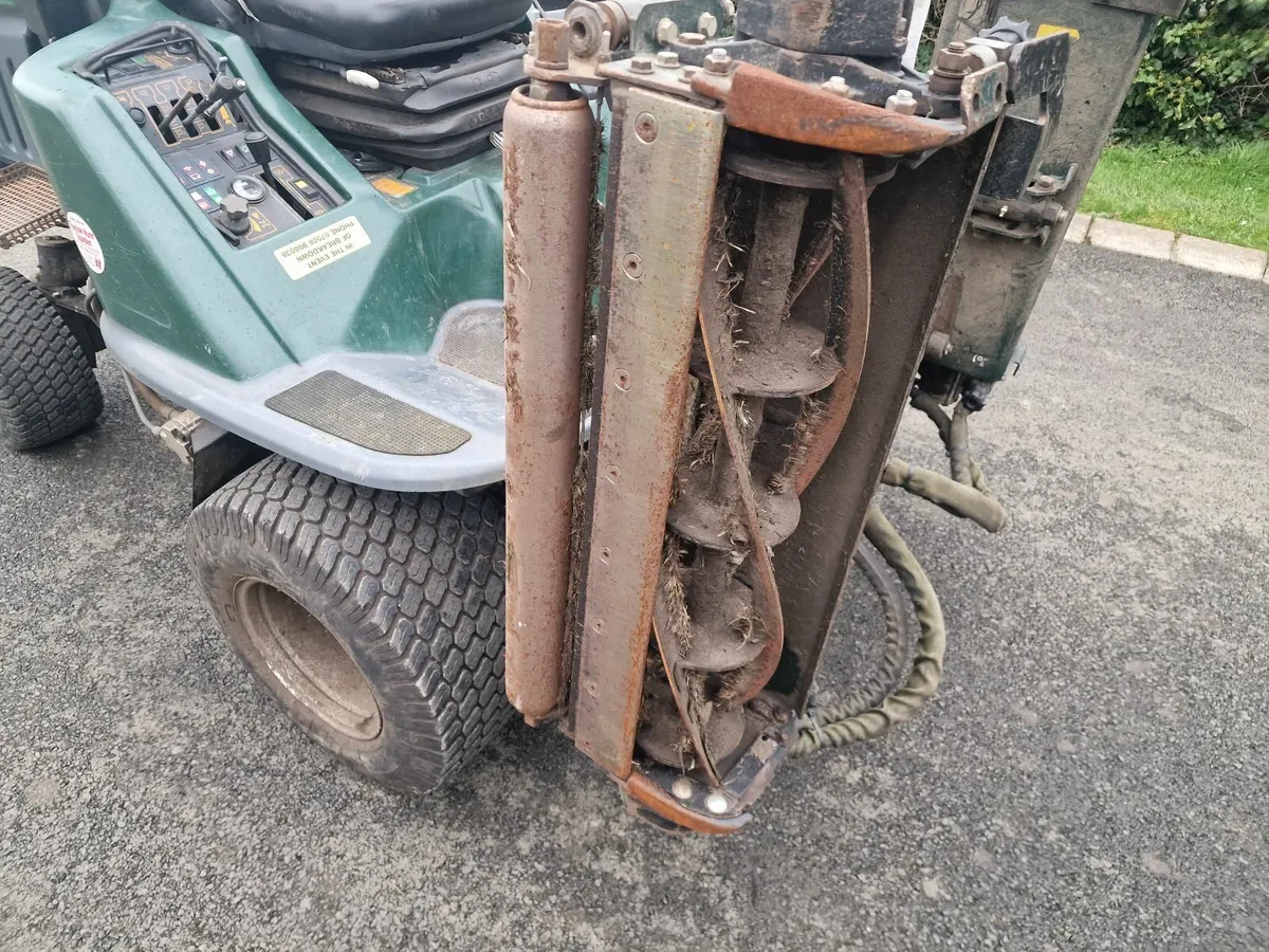 Hayter 35hp ride on mower lawnmower - Image 2
