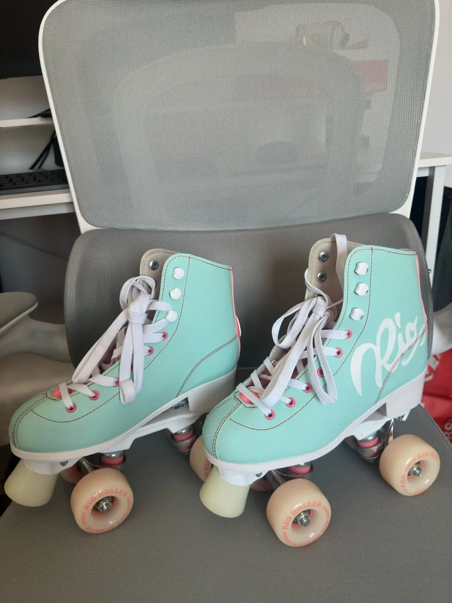 Roller Skates + Bag+Protective gears (UK 4, EU 37) - Image 1