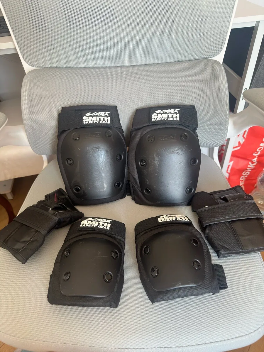 Roller Skates + Bag+Protective gears (UK 4, EU 37) - Image 3