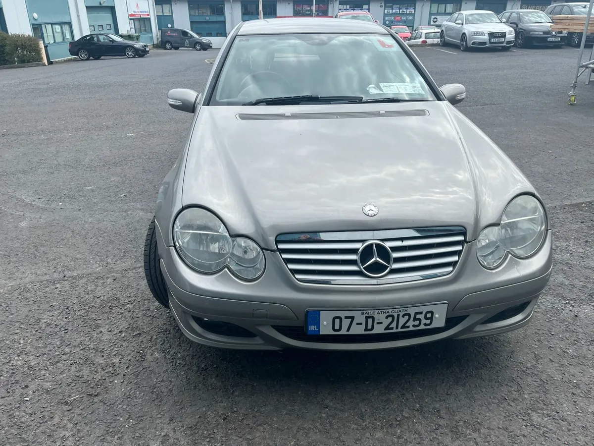 Mercedes-Benz C-Class 2007 - Image 2