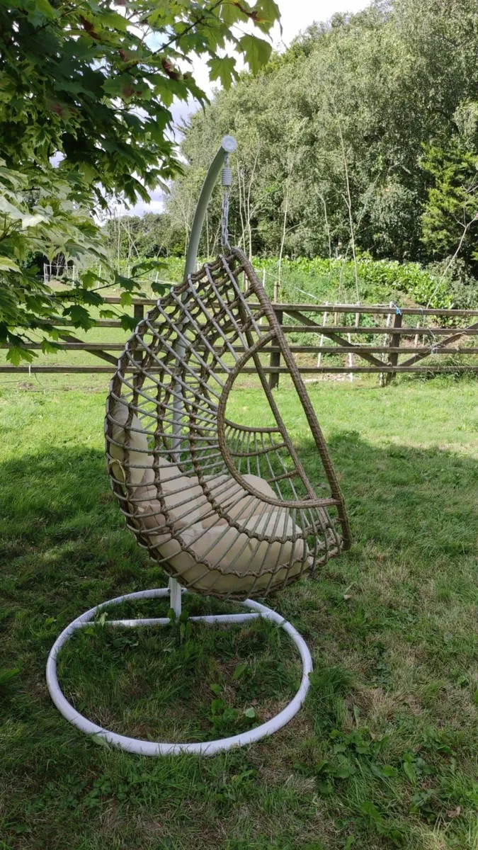 Hanging Swings Eggs – Metal Frame – Free delivery - Image 3