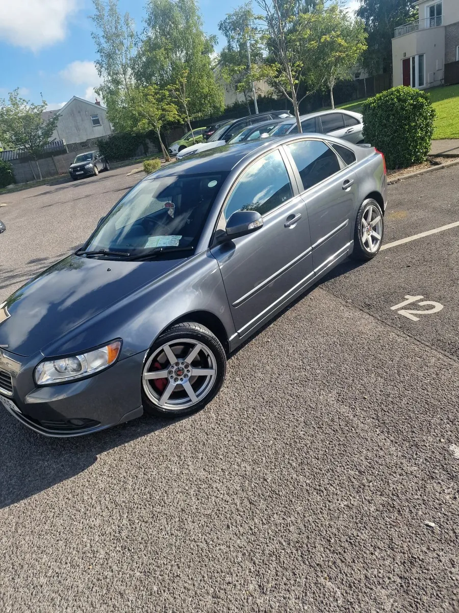 Volvo S40 2011 - Image 1