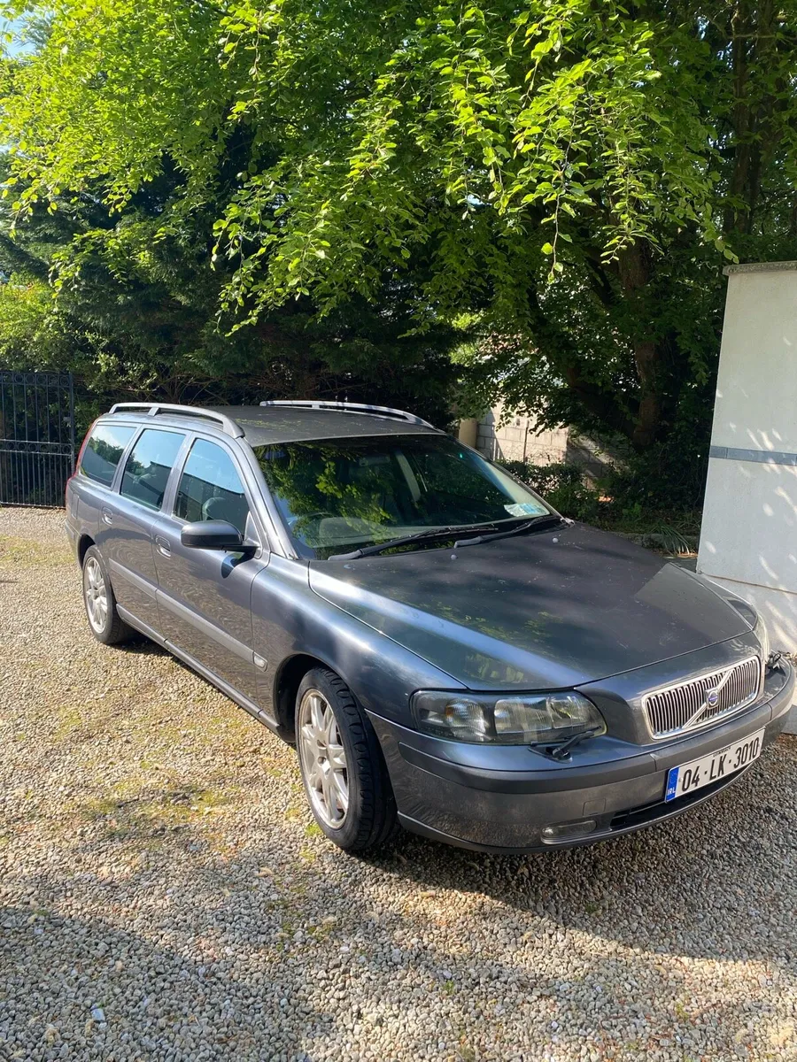 Volvo V70 2004 2L petrol - Image 1