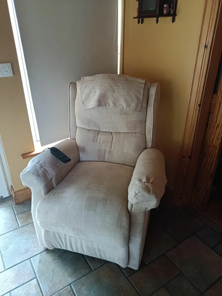 Riser recliner chair - Image 1