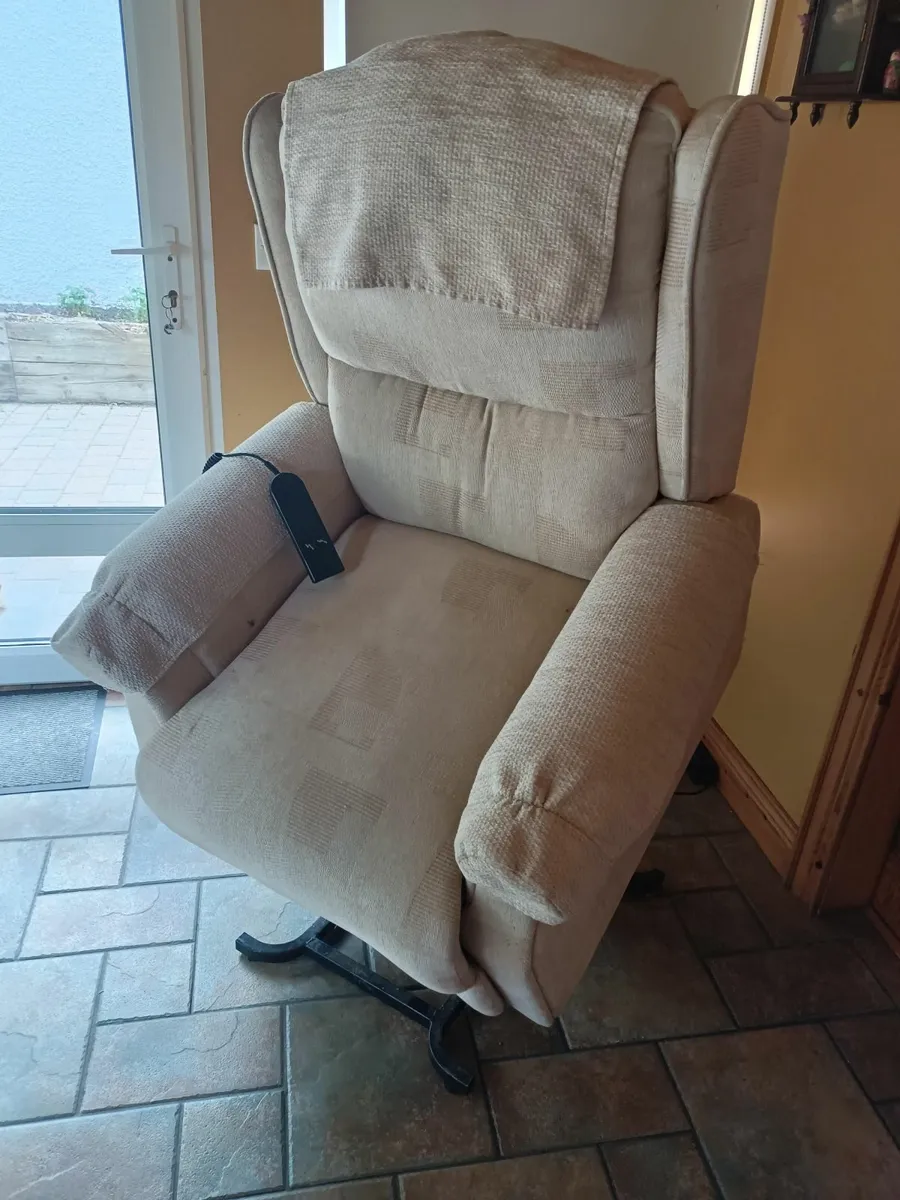 Riser recliner chair - Image 2