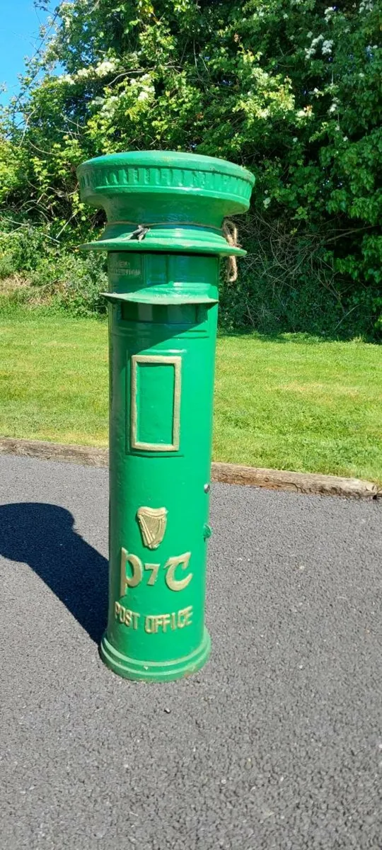 Cast iron water pump and postbox - Image 4