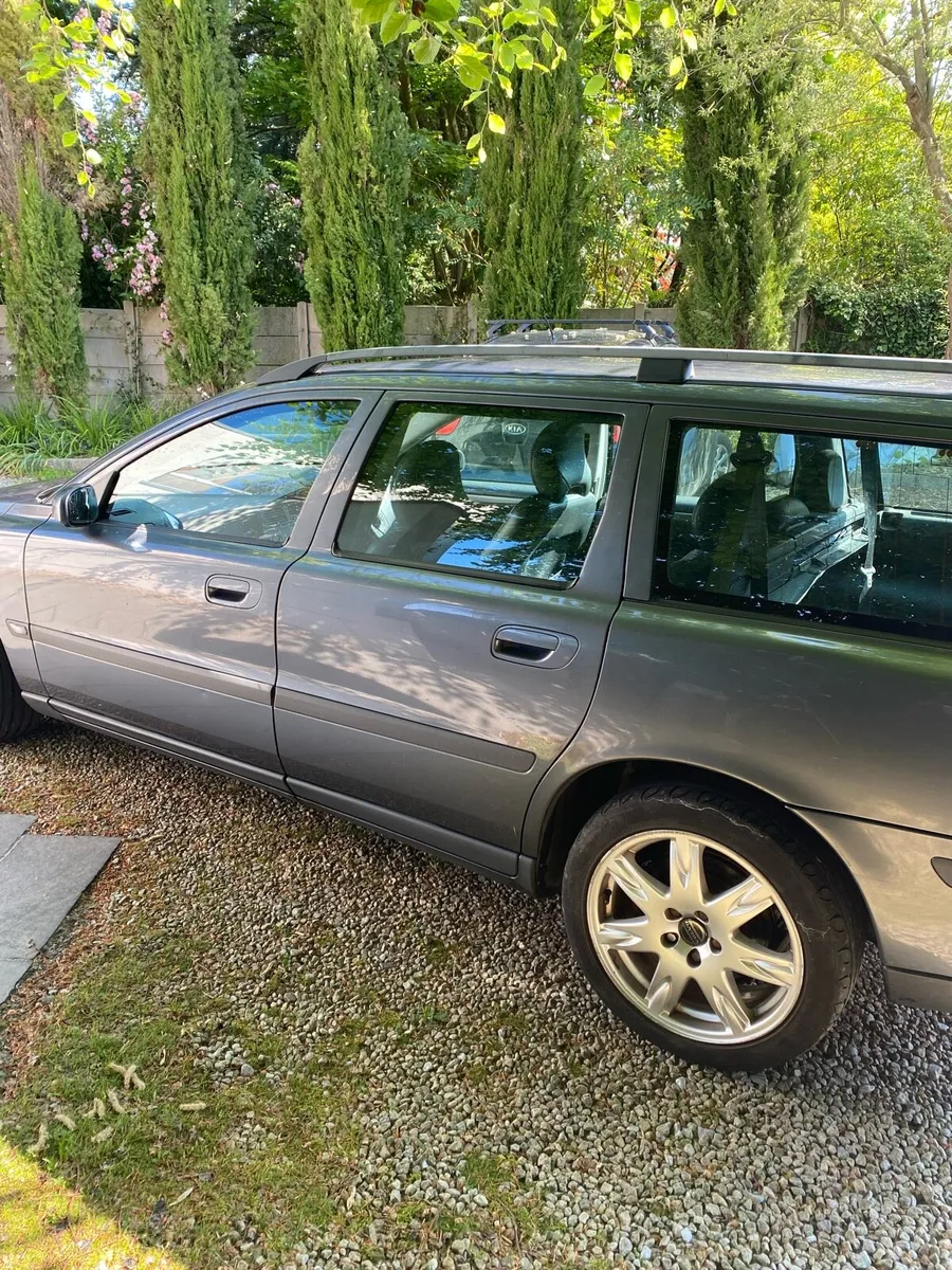 Volvo V70 2004 2L petrol - Image 3