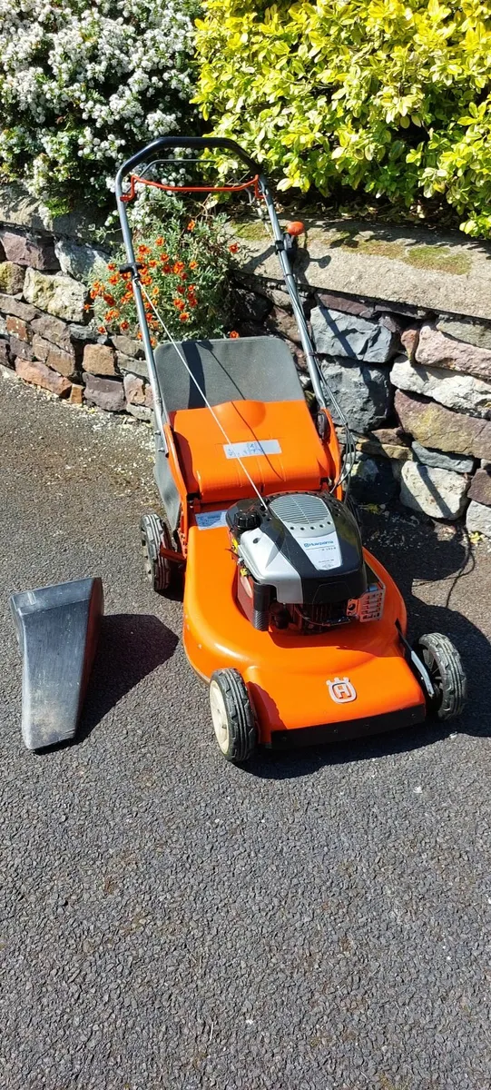 Husqvarna lawnmower self drive. - Image 4