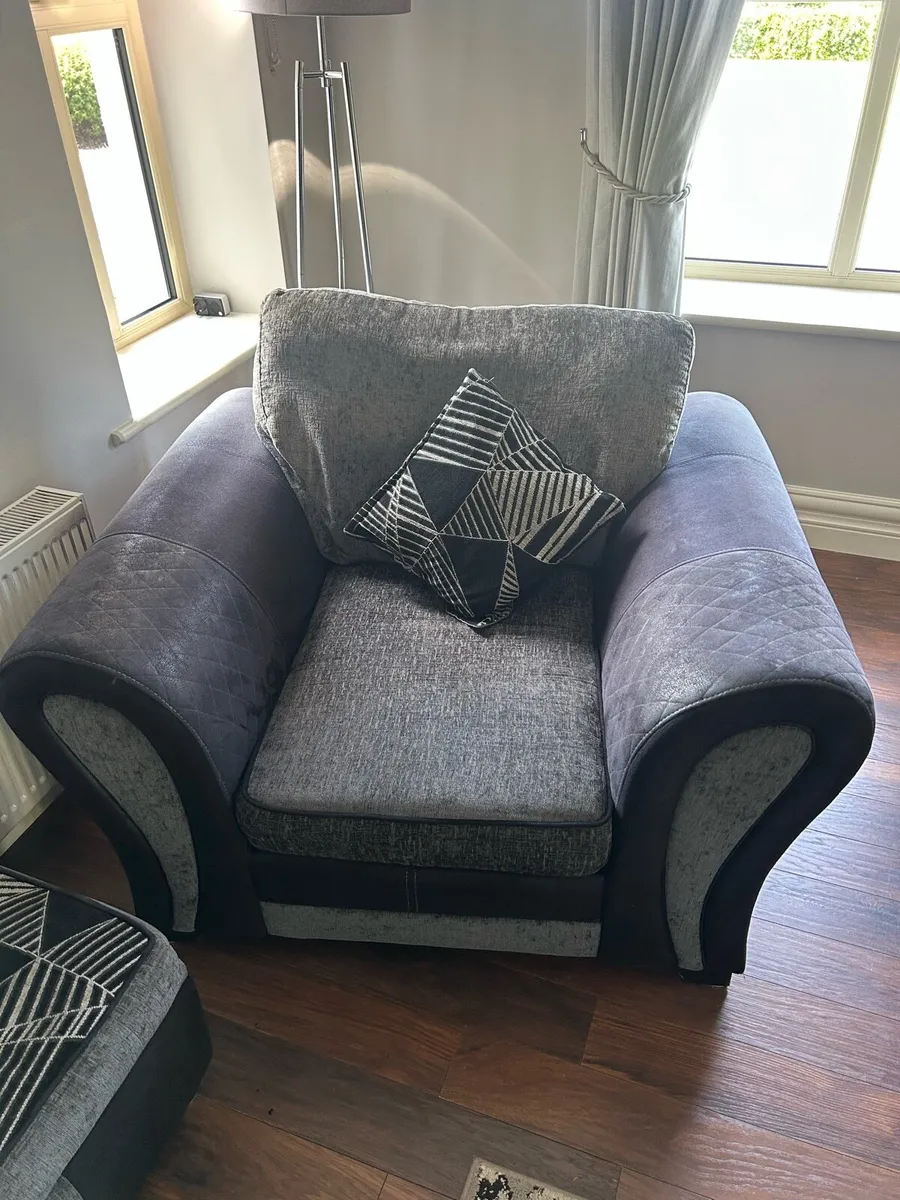 Couch’s & Armchair - Image 1