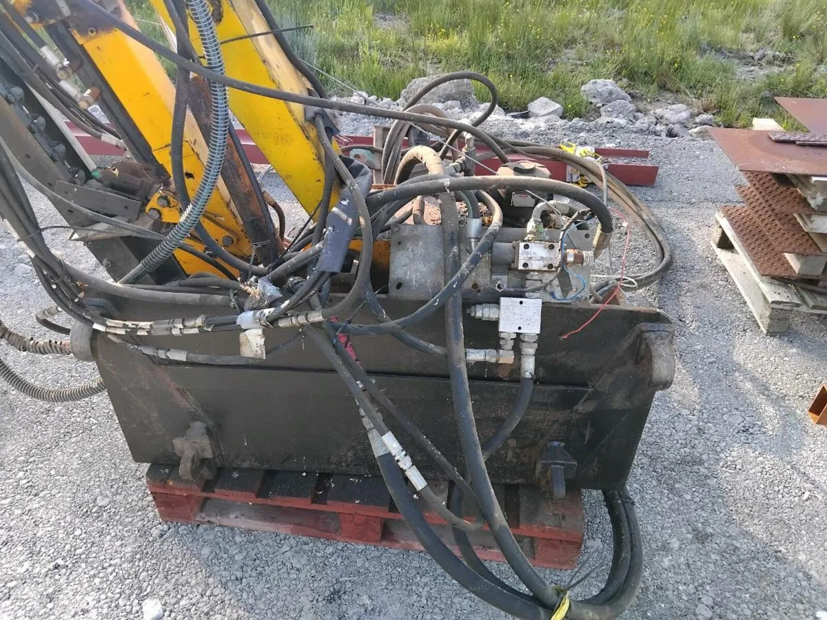 Front loader hedge cutter - Image 3